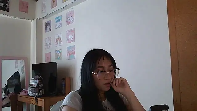 Snapshot of Arielle_lov chatting on 11/13/25, 09:14 Arielle lov online show from 11/13/25, 09:14