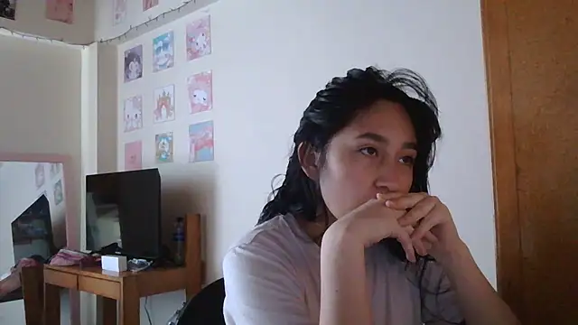 Snapshot of Arielle_lov chatting on 11/14/25, 06:50 Arielle lov online show from 11/14/25, 06:50