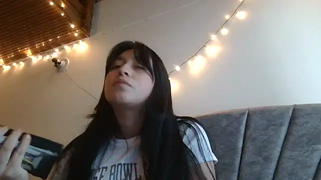 Snapshot of Arielle_lov chatting on 12/01/25, 06:46 Arielle lov online show from 12/01/25, 06:46