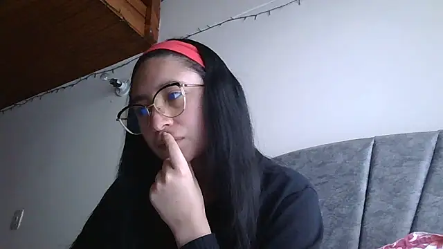 Snapshot of Arielle_lov chatting on 12/02/25, 07:42 Arielle lov online show from 12/02/25, 07:42