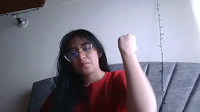 Snapshot of Arielle_lov chatting on 12/04/25, 04:05 Arielle lov online show from 12/04/25, 04:05