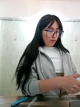 Snapshot of Arielle_lov chatting on 01/06/26, 02:15 Arielle lov online show from 01/06/26, 02:15