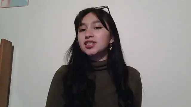 Snapshot of Arielle_lov chatting on 02/04/26, 01:44 Arielle lov online show from 02/04/26, 01:44