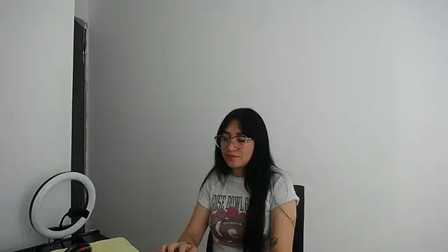 Snapshot of Arielle_lov chatting on 02/11/26, 11:37 Arielle lov online show from 02/11/26, 11:37