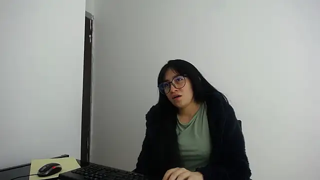 Snapshot of Arielle_lov chatting on 02/12/26, 11:27 Arielle lov online show from 02/12/26, 11:27