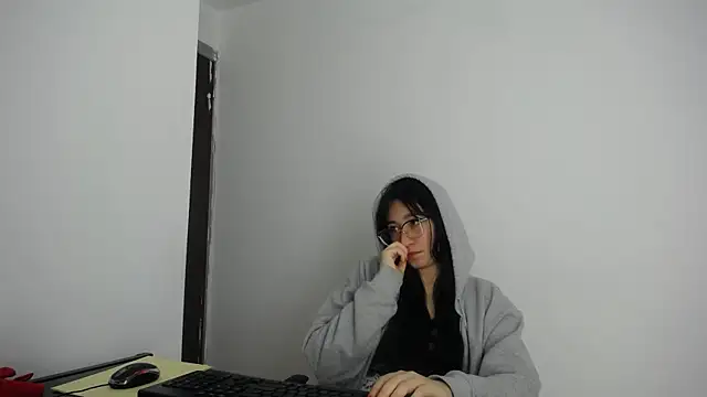 Snapshot of Arielle_lov chatting on 02/13/26, 11:28 Arielle lov online show from 02/13/26, 11:28