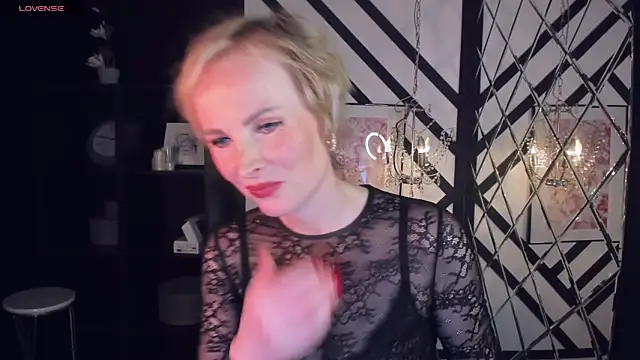 Snapshot of Sandra_Kind chatting on 02/20/25, 11:09 Sandra Kind online show from 02/20/25, 11:09