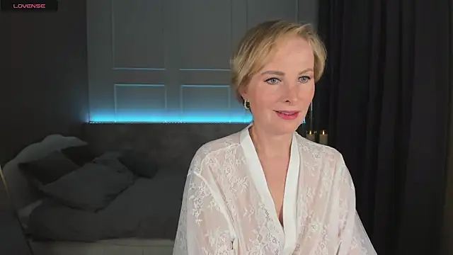 Snapshot of Sandra_Kind chatting on 02/22/25, 12:29 Sandra Kind online show from 02/22/25, 12:29