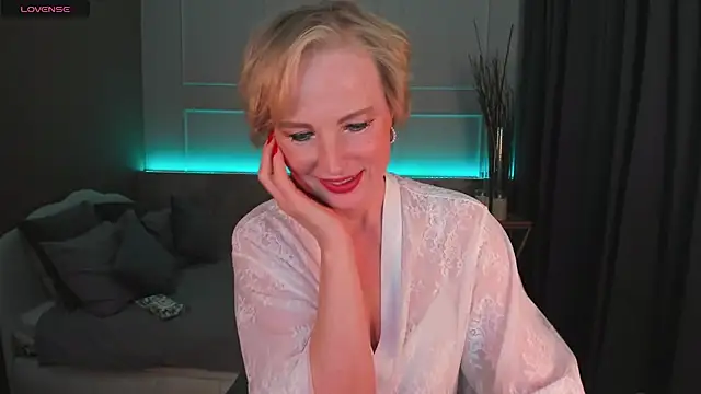 Snapshot of Sandra_Kind chatting on 02/25/25, 11:41 Sandra Kind online show from 02/25/25, 11:41