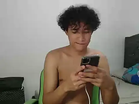 Snapshot of Boy_coll chatting on 05/03/26, 06:41 Boy coll online show from 05/03/26, 06:41