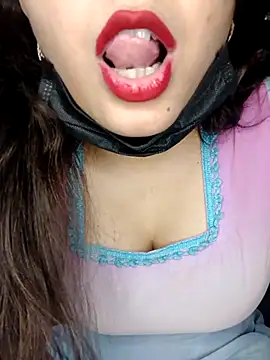 Snapshot of DesiLeela chatting on 10/17/25, 09:34 DesiLeela online show from 10/17/25, 09:34