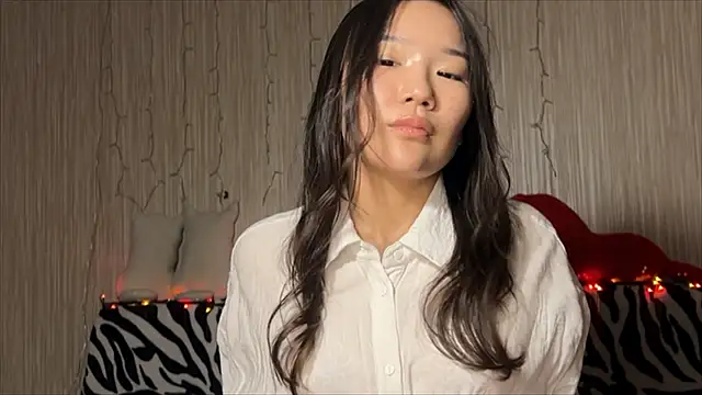 Asian Vi online show from 03/17/25, 03:40