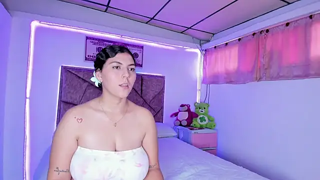 Cristal Smith20 online show from 10/18/25, 02:51