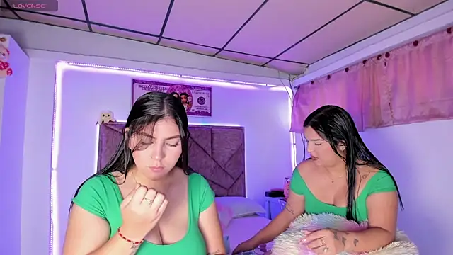 Snapshot of Cristal_Smith20 chatting on 11/14/25, 12:37 Cristal Smith20 online show from 11/14/25, 12:37