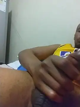 Snapshot of TwistedR chatting on 10/31/25, 11:50 TwistedR online show from 10/31/25, 11:50