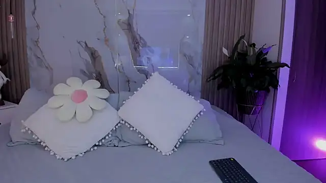 Snapshot of miss_martiina chatting on 11/26/25, 02:01 miss martiina online show from 11/26/25, 02:01