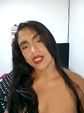 Snapshot of victoria_roussee chatting on 03/02/25, 10:59 victoria roussee online show from 03/02/25, 10:59