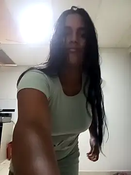 Snapshot of victoria_roussee chatting on 03/04/25, 12:22 victoria roussee online show from 03/04/25, 12:22