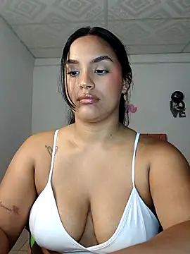 Snapshot of victoria_roussee chatting on 10/26/25, 12:16 victoria roussee online show from 10/26/25, 12:16