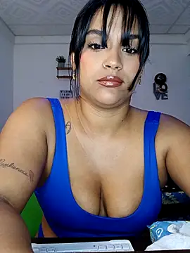 Snapshot of victoria_roussee chatting on 11/15/25, 10:23 victoria roussee online show from 11/15/25, 10:23