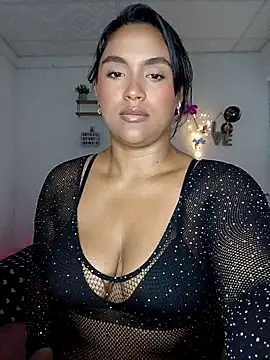 Snapshot of victoria_roussee chatting on 02/18/26, 04:52 victoria roussee online show from 02/18/26, 04:52