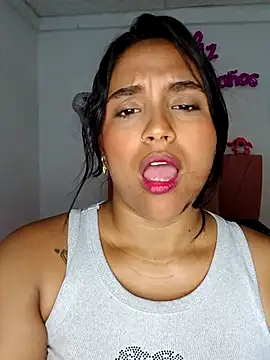 Snapshot of victoria_roussee chatting on 03/06/26, 07:10 victoria roussee online show from 03/06/26, 07:10