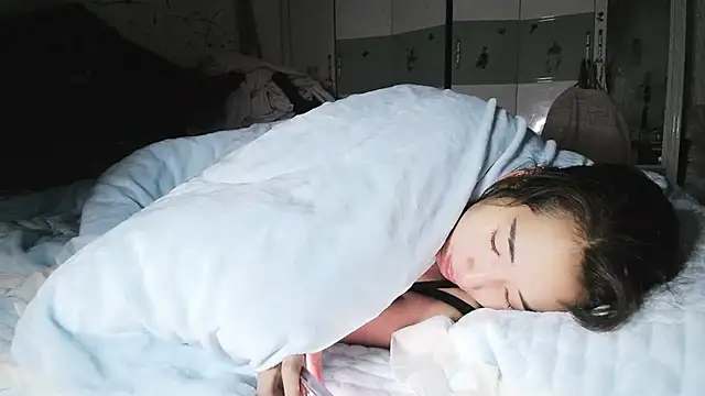 hebe-02 online show from 11/19/25, 02:39