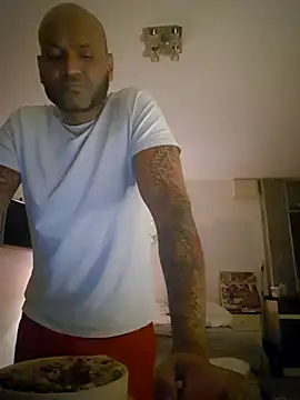 Snapshot of Mrnutella chatting on 03/05/25, 02:25 Mrnutella online show from 03/05/25, 02:25