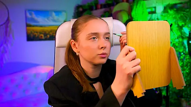 Snapshot of JenniferGraces chatting on 02/11/26, 12:43 JenniferGraces online show from 02/11/26, 12:43