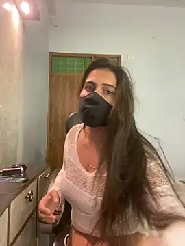 Sexy Madhuri Bhabhi online show from 03/03/25, 06:04