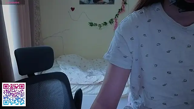 boozekirs  online show from 06/10/26, 02:56