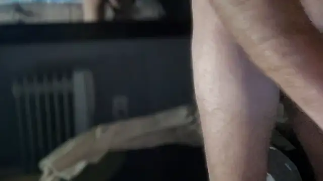 Snapshot of DominantDong chatting on 10/24/25, 12:23 DominantDong online show from 10/24/25, 12:23