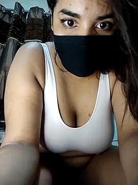 Snapshot of Louli_ta chatting on 11/17/25, 09:53 Louli ta online show from 11/17/25, 09:53