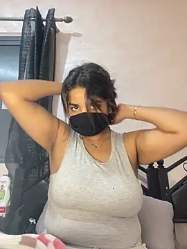 Snapshot of Louli_ta chatting on 01/17/26, 08:01 Louli ta online show from 01/17/26, 08:01