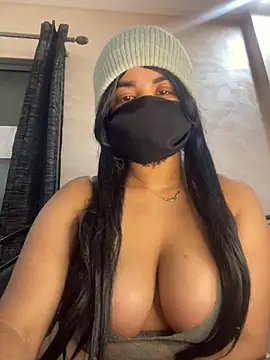 Snapshot of Louli_ta chatting on 02/15/26, 06:26 Louli ta online show from 02/15/26, 06:26