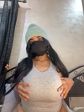 Snapshot of Louli_ta chatting on 02/27/26, 09:15 Louli ta online show from 02/27/26, 09:15