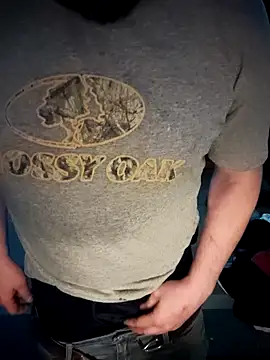 Snapshot of Cummaker69 chatting on 12/23/25, 04:43 Cummaker69 online show from 12/23/25, 04:43