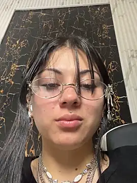 Snapshot of Guxplo_ chatting on 09/27/25, 12:43 Guxplo online show from 09/27/25, 12:43