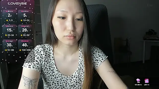 Snapshot of Christine_Carlson chatting on 10/09/25, 04:49 Christine Carlson online show from 10/09/25, 04:49