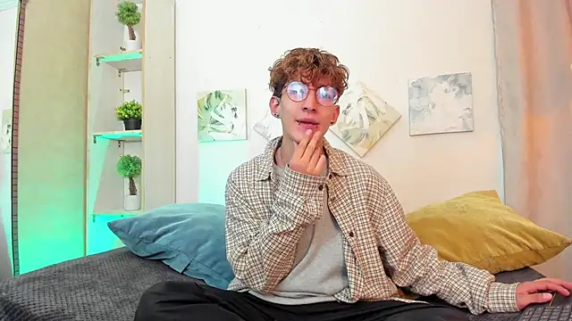 iiangel  online show from 10/30/25, 03:08