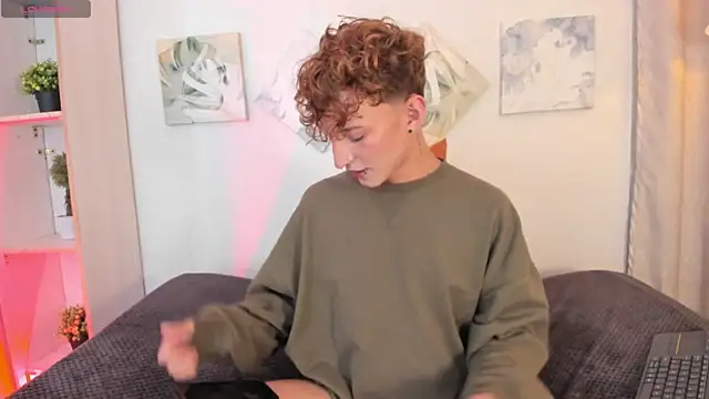 iiangel  online show from 11/13/25, 06:45