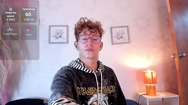 iiangel  online show from 11/21/25, 05:39