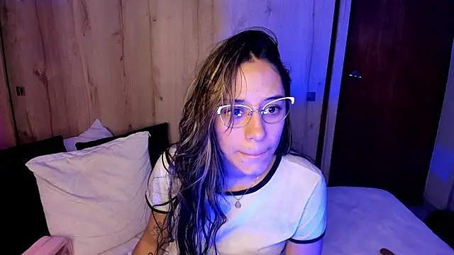 Snapshot of TANIA_06 chatting on 04/25/26, 01:14 TANIA 06 online show from 04/25/26, 01:14