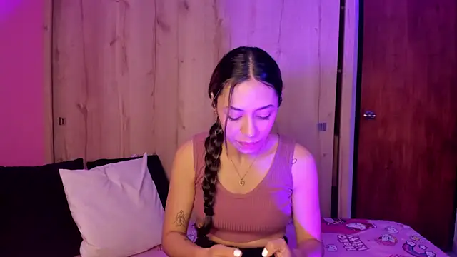 Snapshot of TANIA_06 chatting on 05/16/26, 01:10 TANIA 06 online show from 05/16/26, 01:10