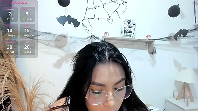 emily-777 online show from 10/28/25, 11:18