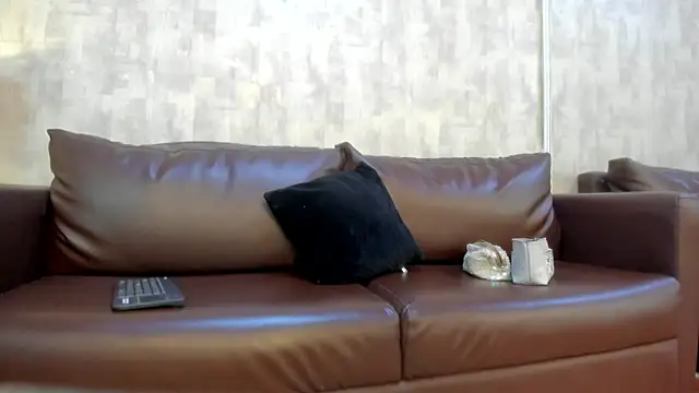 NahomyCarther online show from 11/07/25, 03:50