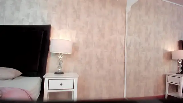 NahomyCarther online show from 11/15/25, 04:43