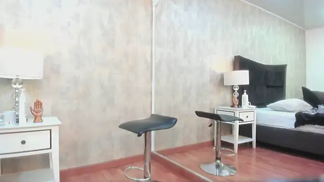 NahomyCarther online show from 11/19/25, 03:28