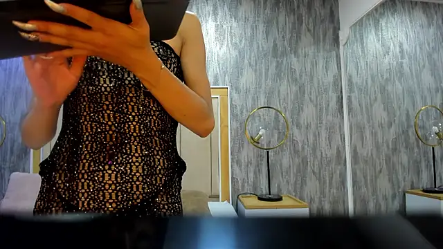 NahomyCarther online show from 12/15/25, 04:06