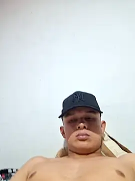 Snapshot of mikytoo chatting on 03/25/26, 09:21 mikytoo online show from 03/25/26, 09:21